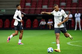 面对严密的 面对严密的